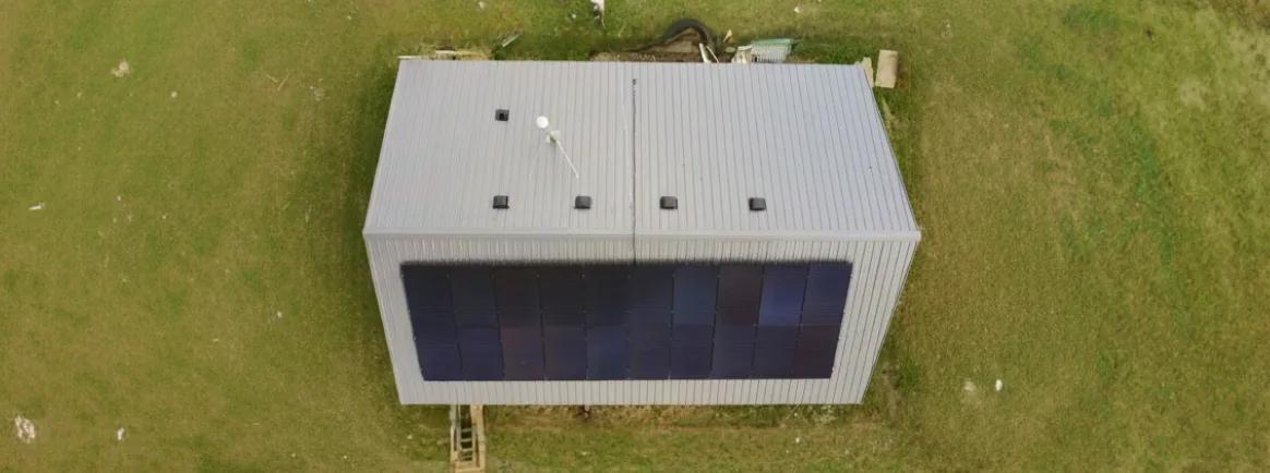 Large-scale solar installation on a metal-roofed commercial building, ideal for supporting British Columbia’s industrial and agricultural sectors.